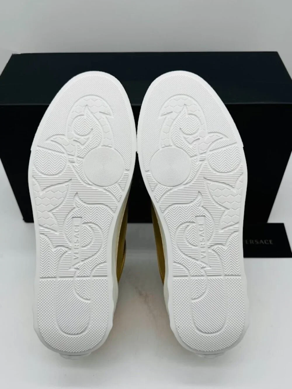 Versace Gold Laminated Nappa Medusa Sneakers Low Top Size 39 – Made in Italy NIB